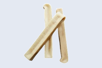 Friandise longue à mâcher à base de lait, idéale pour l’occupation et la santé dentaire.